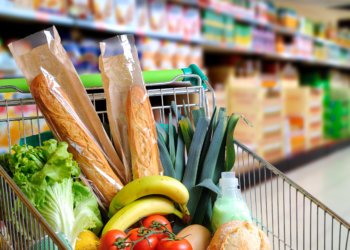 Gas stations ingesting into speedy grocery store share