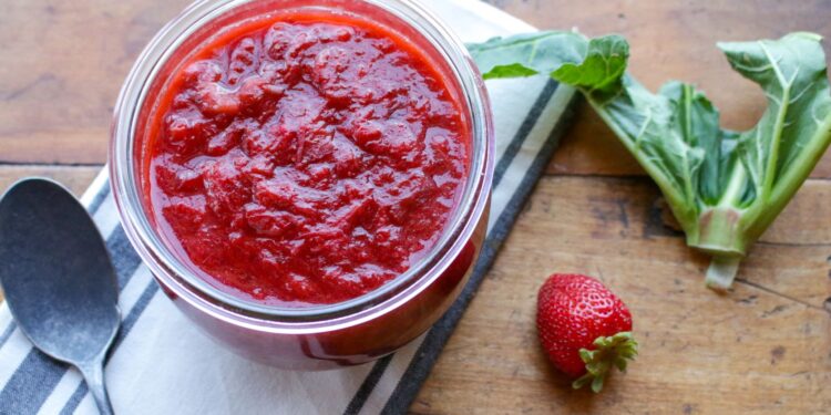 Recipe of rhubarb sauce